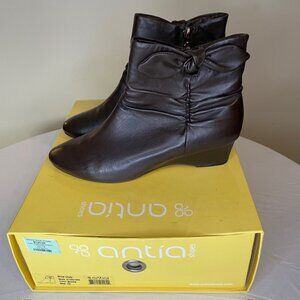 Beautiful Mocha Leather Antia Cindy Ankle Boots.  Cute Bow Detail.  SZ 7